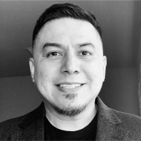 Portrait of Izzy Saldivar, Founder of Chambeando Recruitment